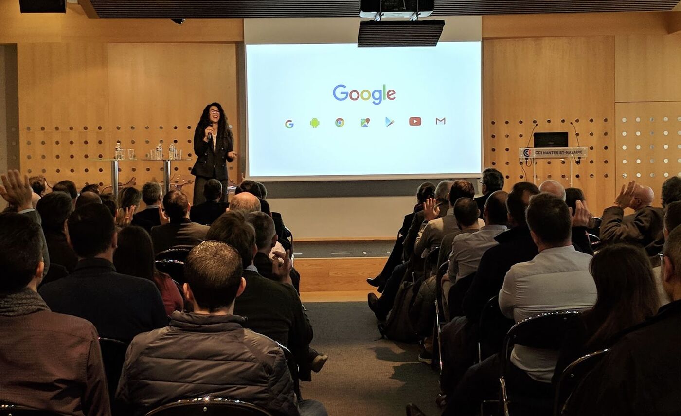 Rita speaking to a full conference room at the IT Tour in Nantes